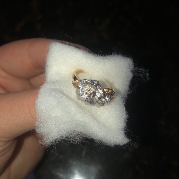 ring - Picture 2 of 3